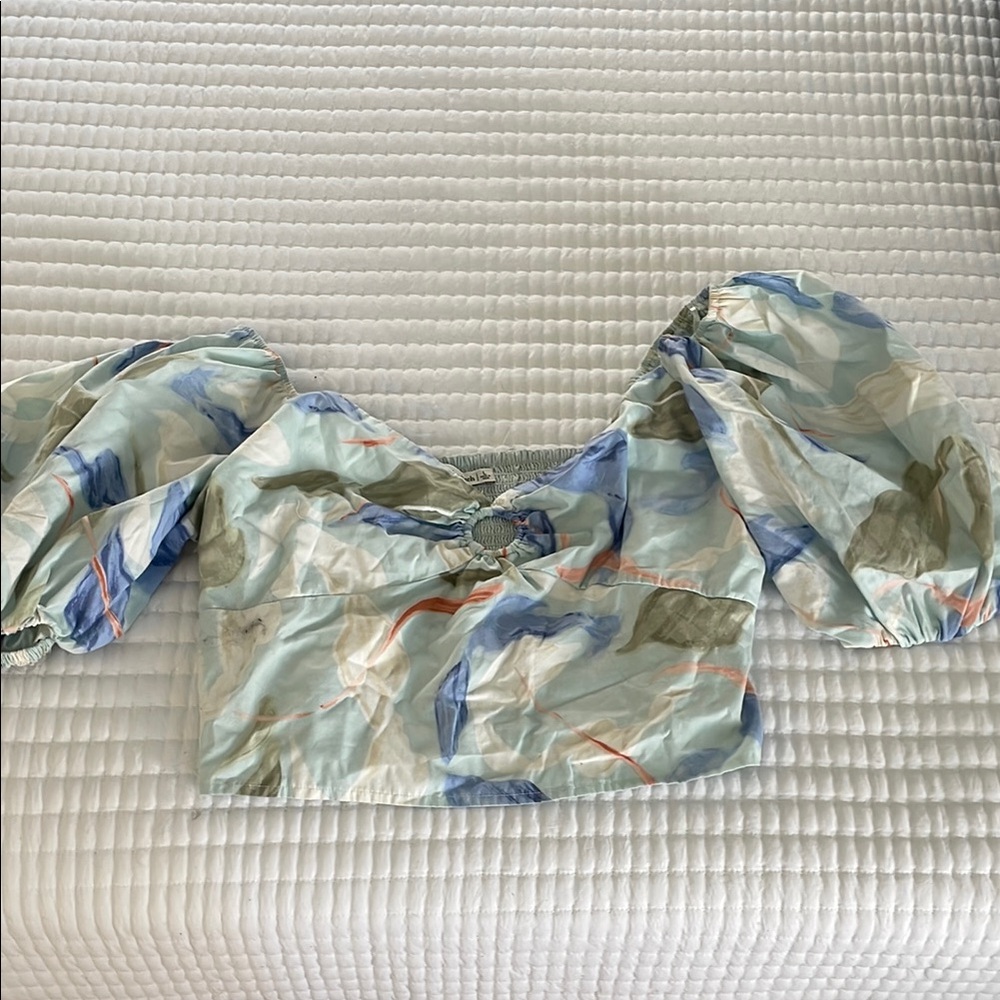 ABERCROMBIE - Floral Puff Sleeve Crop Top (LARGE) LIGHTLY USED